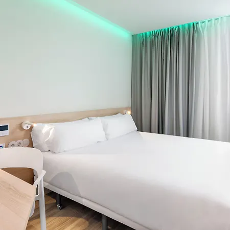 B-B-Hotel-Famalicao-Vila-Nova-de-Famalicao-Room