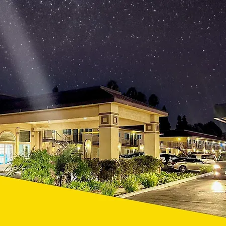 Bposhtels-Anaheim-Hostel-Exterior