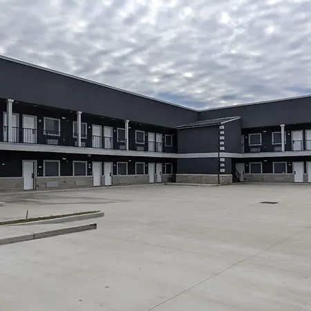 Captain-Suites-Baytown-Exterior