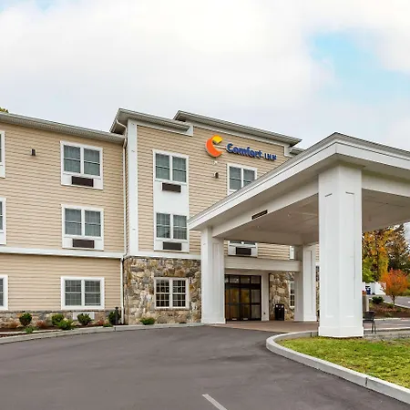 Comfort-Inn-Brewster-Exterior