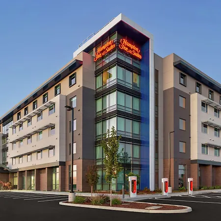 Hampton-Inn-Suites-San-Mateo-San-Francisco-Airport-Exterior