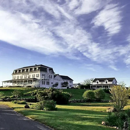 Atlantic-Inn-New-Shoreham-Exterior