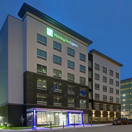 Holiday-Inn-Express-Milwaukee-Downtown-By-Ihg-Exterior