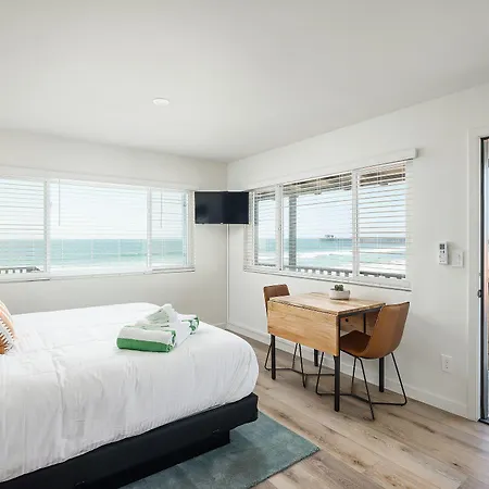 The-Marbella-Hotel-Oceanside-Room