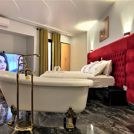 Hotel-Vendome-Douala-People