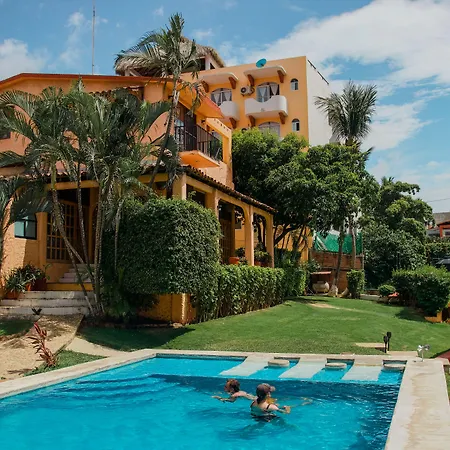 Grand-Casalet-Hotel-Puerto-Escondido-Exterior