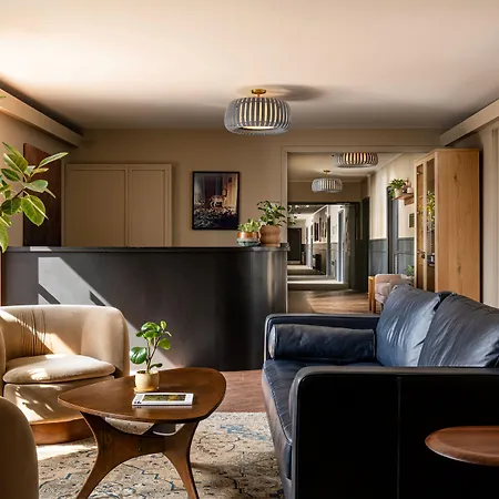 The-Darby-Hotel-Beach-Lake-Room