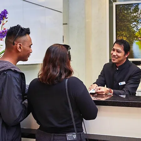 Ibis-Budget-Singapore-Joo-Chiat-People