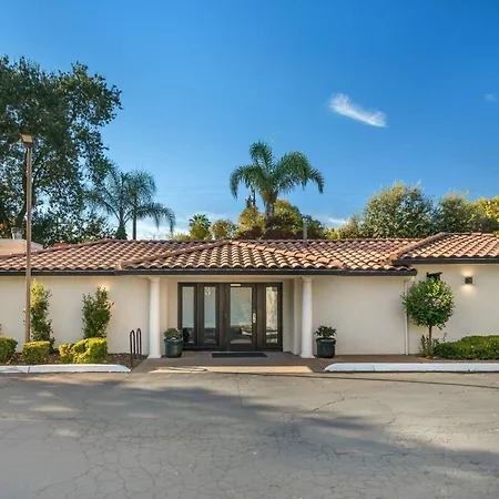 University-Park-Inn-Suites-An-Ascend-Collection-Hotel-Davis-Exterior