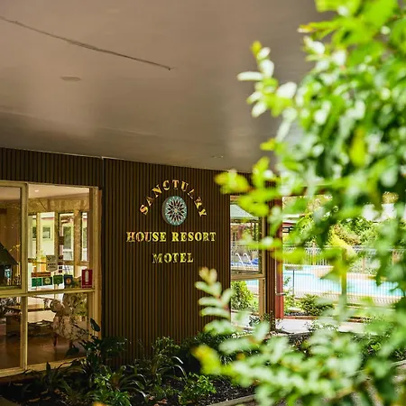Sanctuary-House-Resort-Motel-Healesville-Exterior