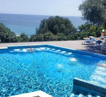 Villaggio-Turistico-La-Fenosa-Marina-di-Camerota-Swimming-Pool