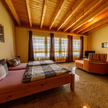 The-Paddock-B-B-Mullenbach-Room