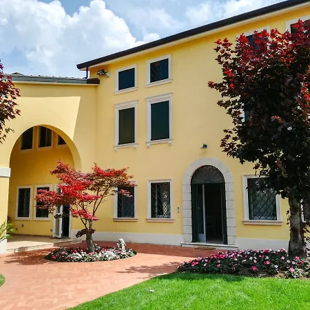 Villa-Montenero-Cavalcaselle-Exterior