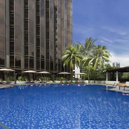 Sheraton-Towers-Singapore-Hotel-Swimming-Pool