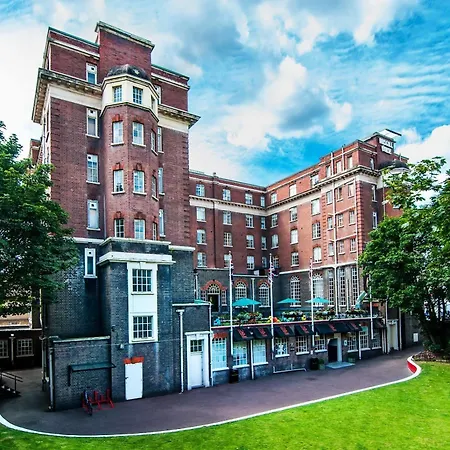 Rest-Up-London-Hostel-Exterior