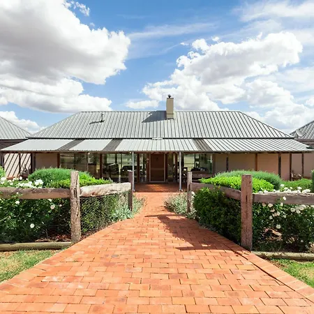 Owl-Head-Lodge-Gulgong-Exterior