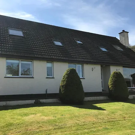 Feochan-Portree-Exterior