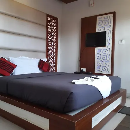 Empark-Hotel-Bangalore-Beds